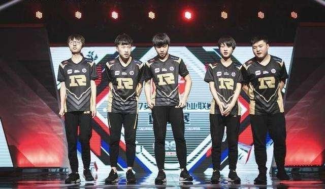 PDD:LOL第二天卸载了三千万人?假的!北京黄牛没崩腾讯先亏惨了