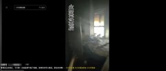 一家人出门没拔充电器：家里被烧光
